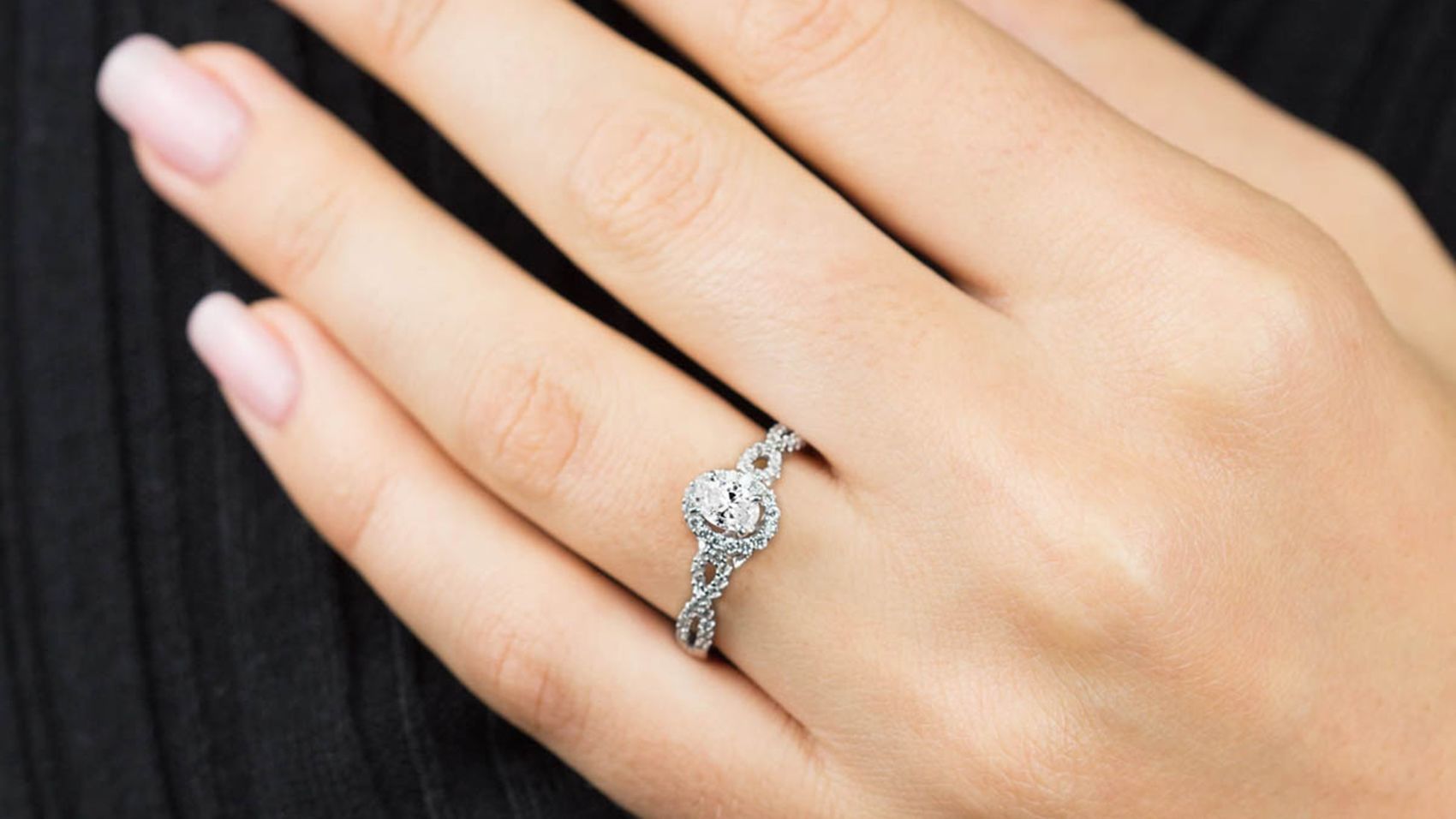 Why Moissanite Engagement Rings are Growing in Popularity